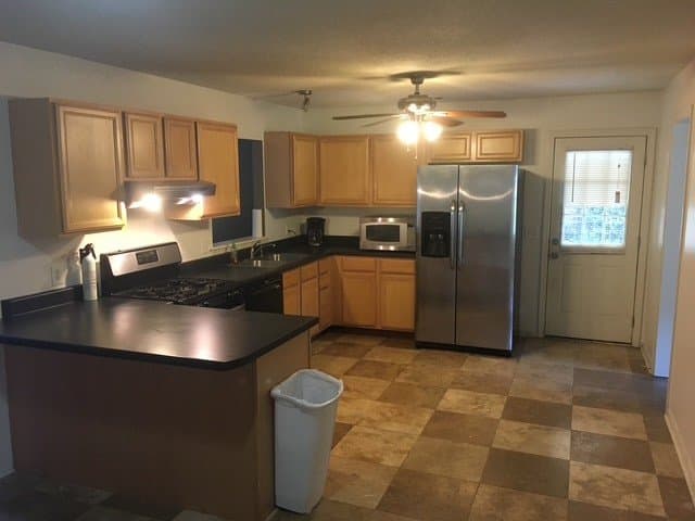 Savannah House: 310 Sharondale Rd