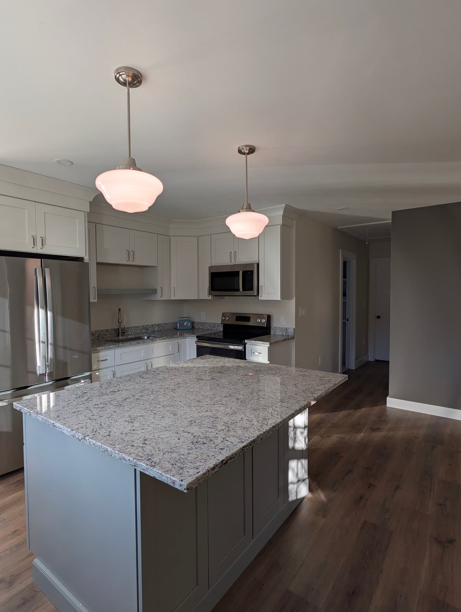 Pelham Apartment: 39 Dutton Rd