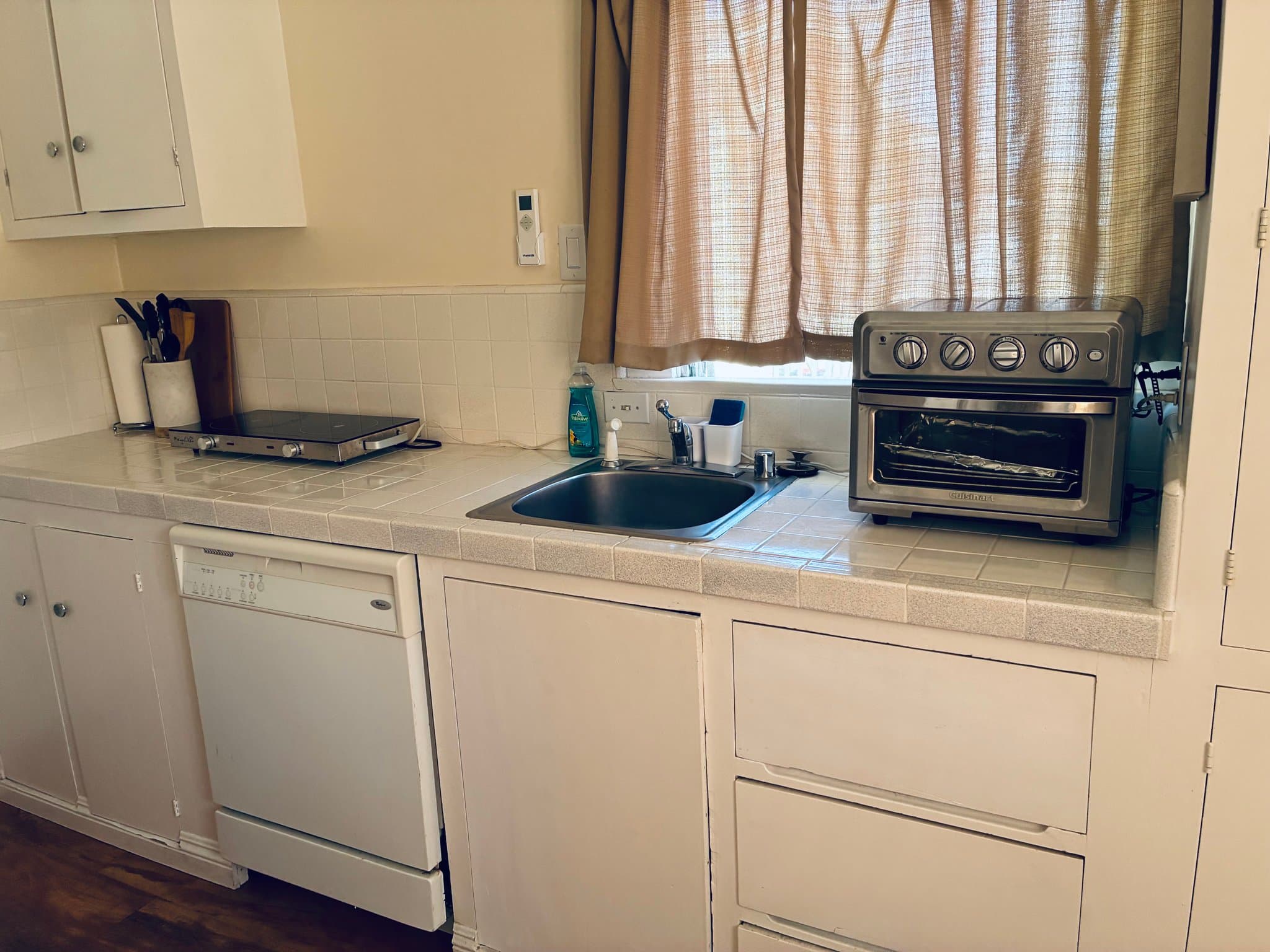 San Pedro House: 867 W 9th St