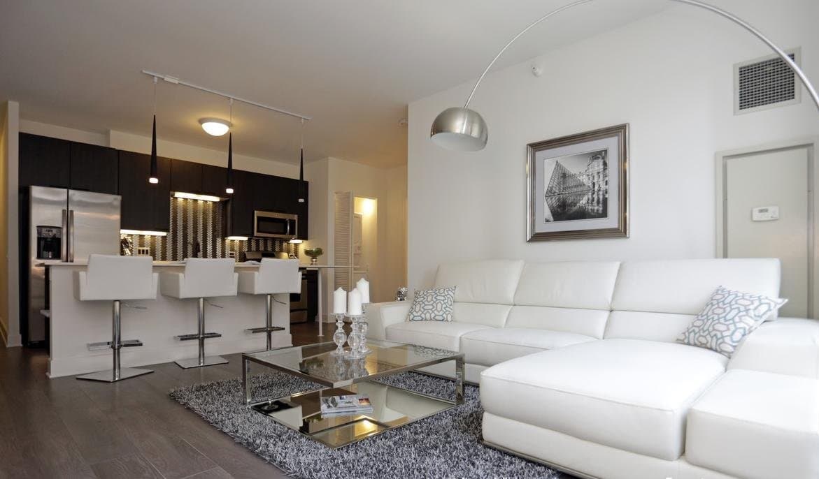 Chicago Apartment: 84 E. Lake St