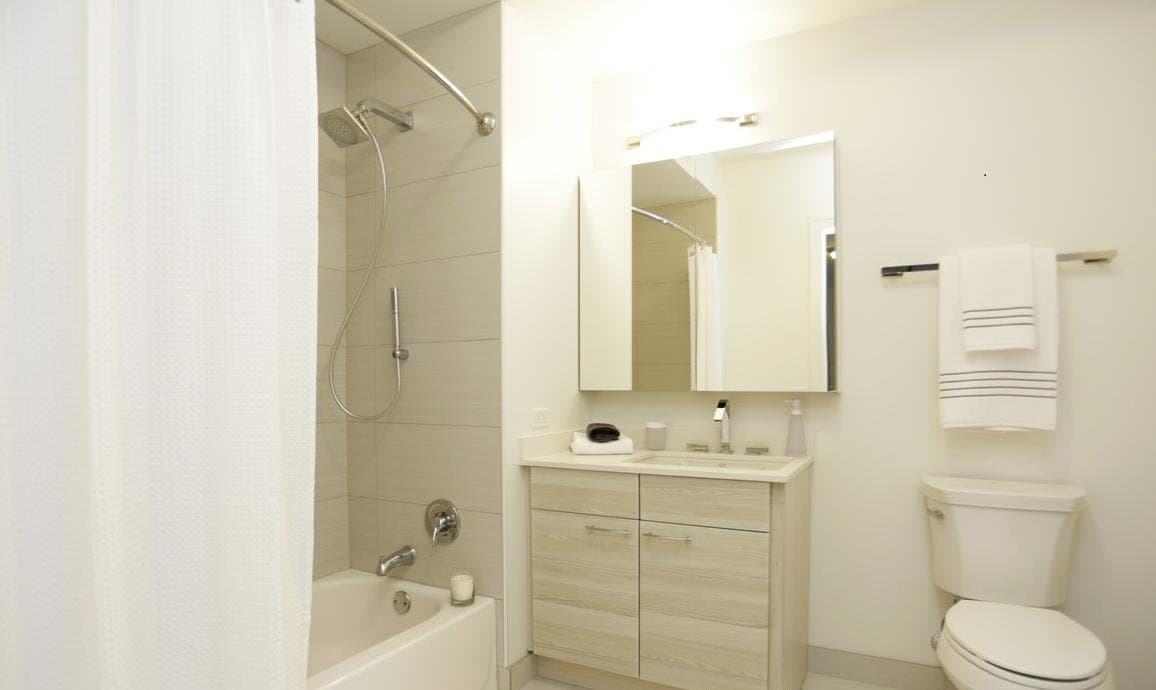 Chicago Apartment: 84 E. Lake St