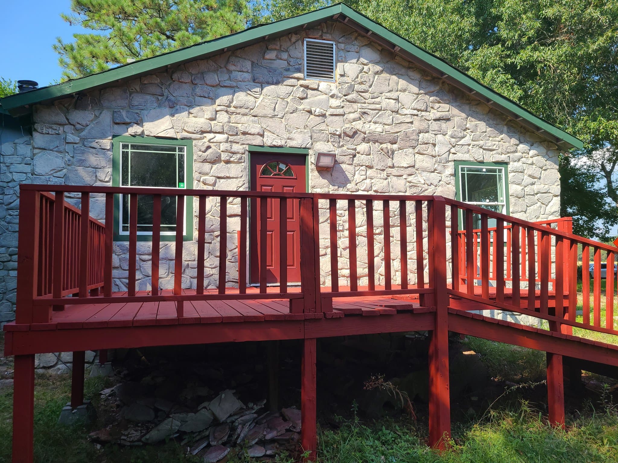 New Caney House: 28174 FM 1485 East