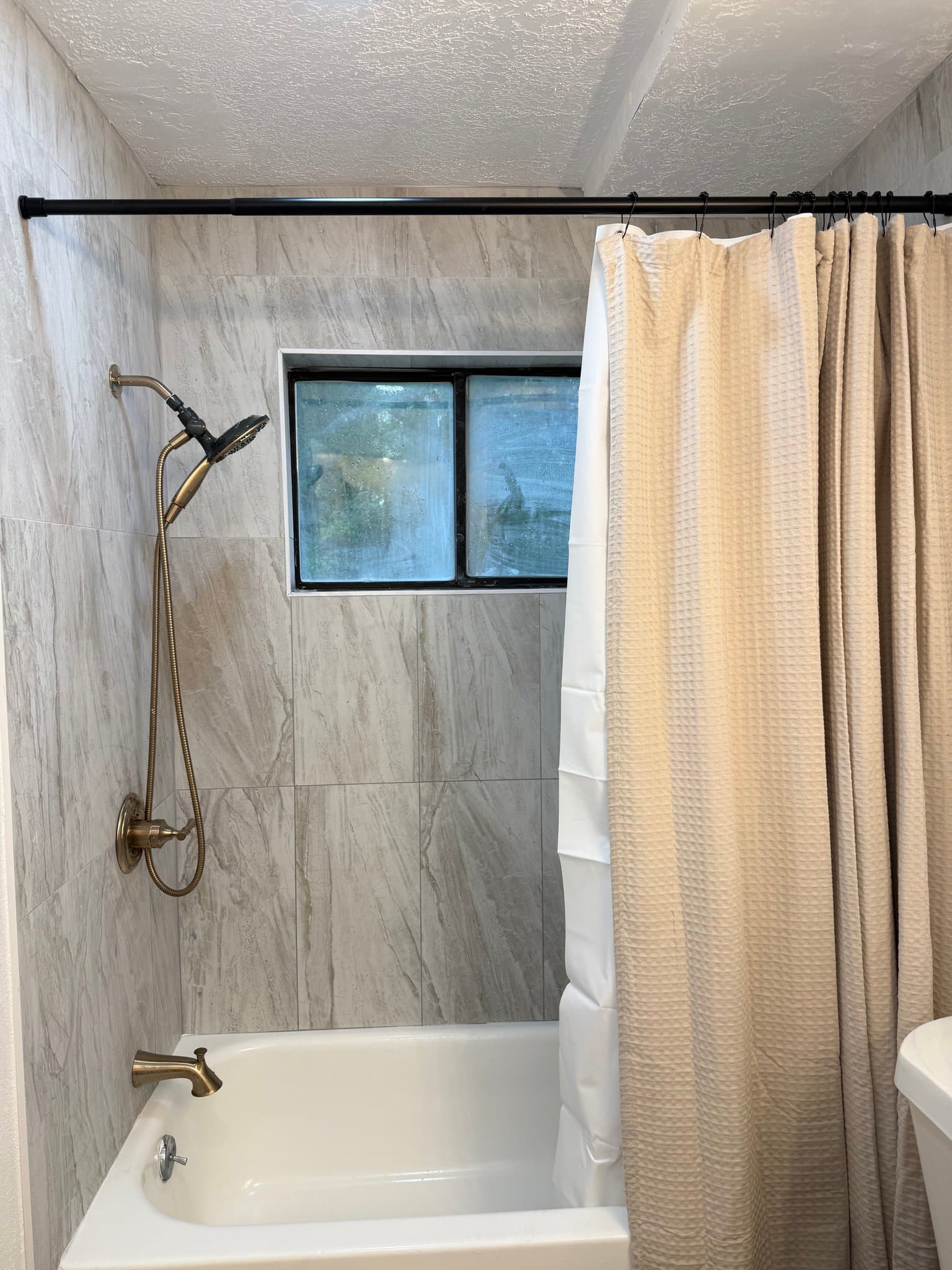 Springville Single Room: 647 Swenson Ave