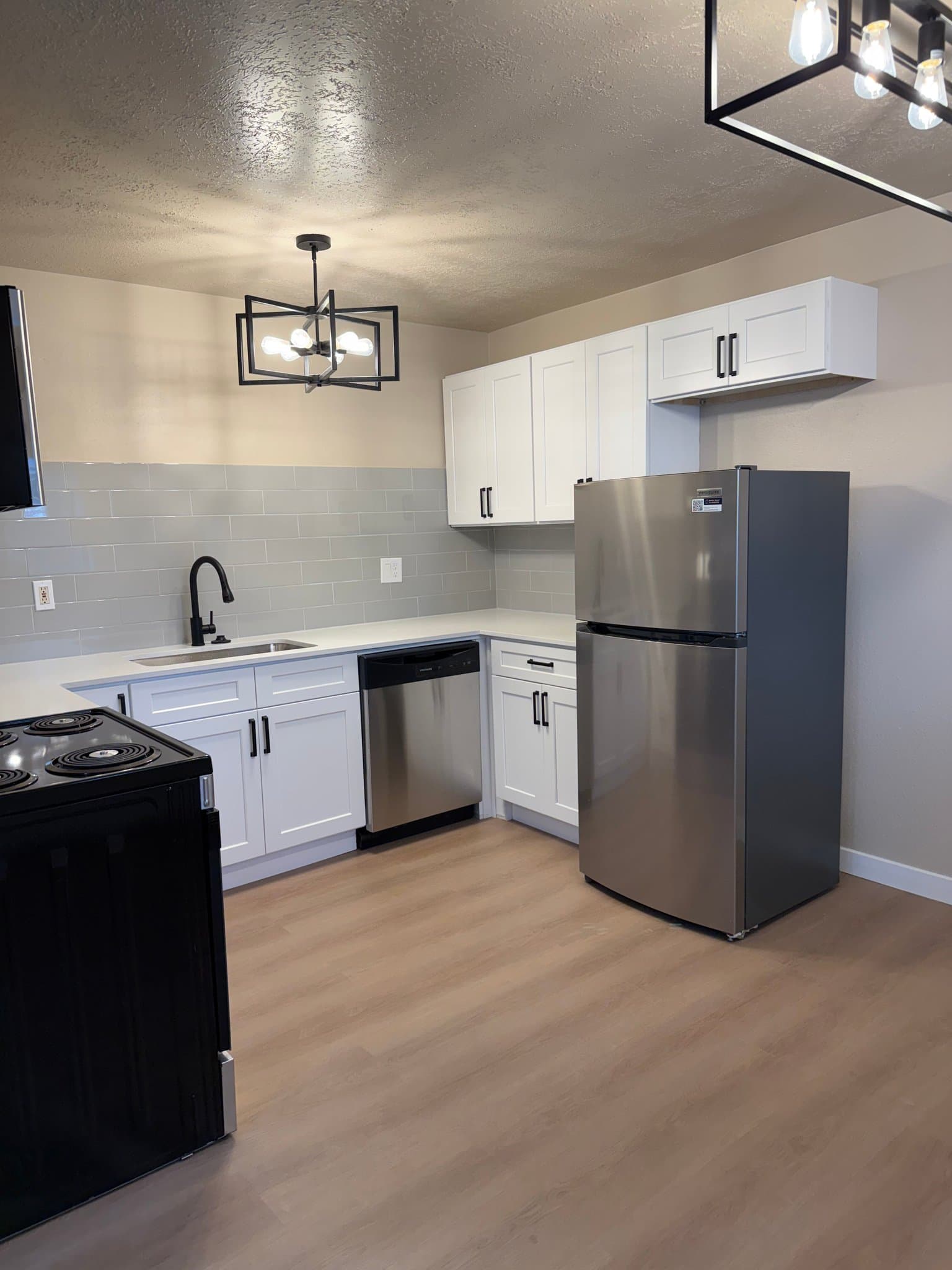 Springville Single Room: 647 Swenson Ave
