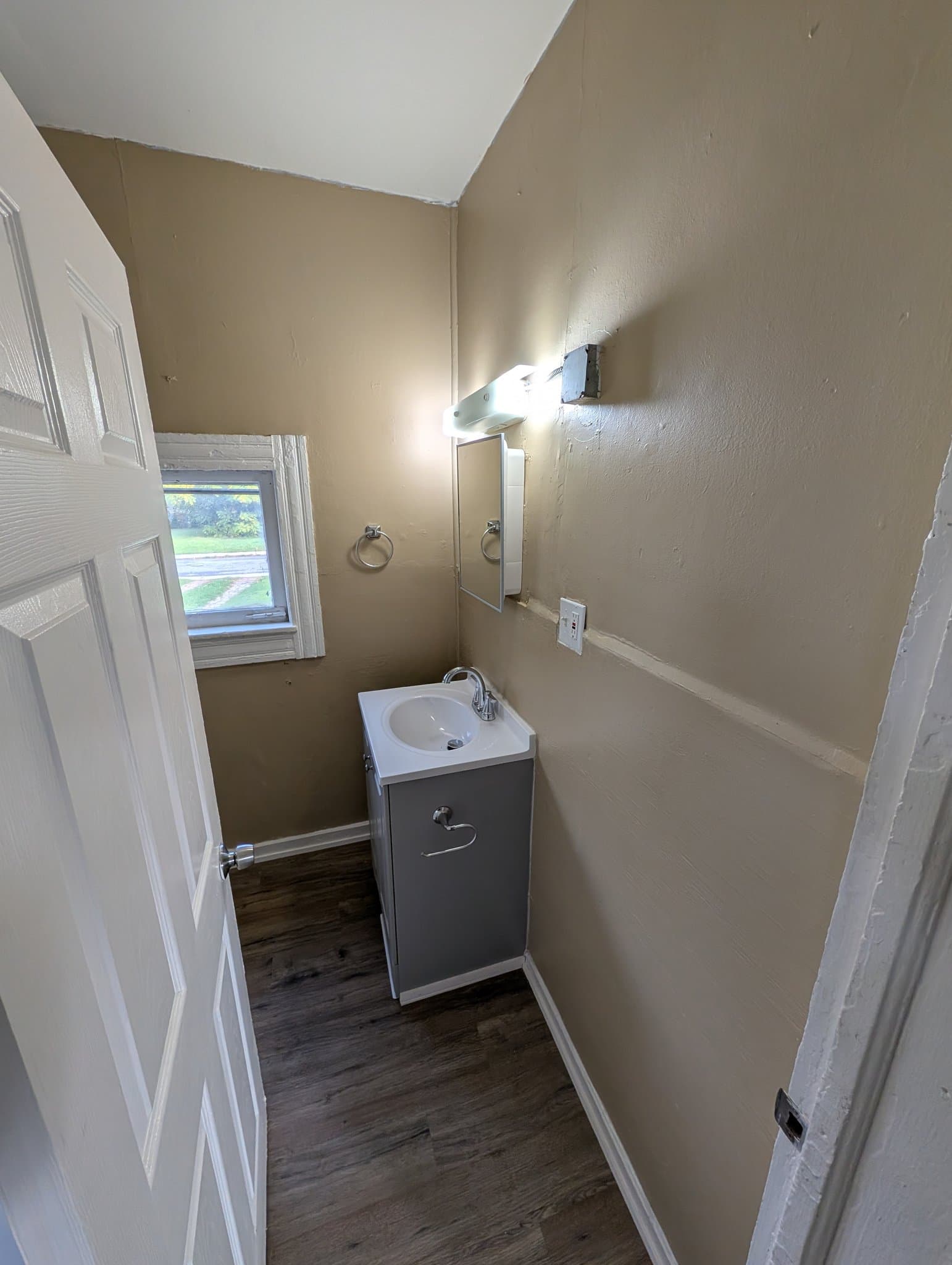 Lorain House: 601 W 18 St