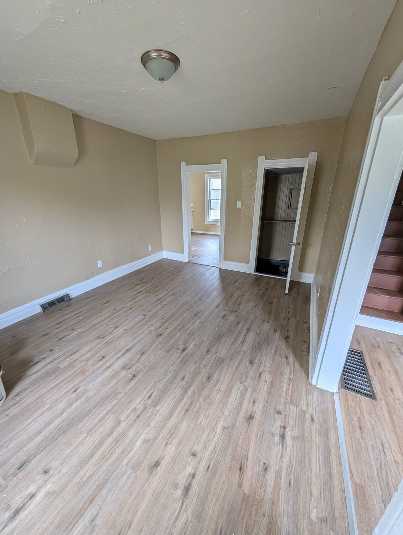 Lorain House: 601 W 18 St