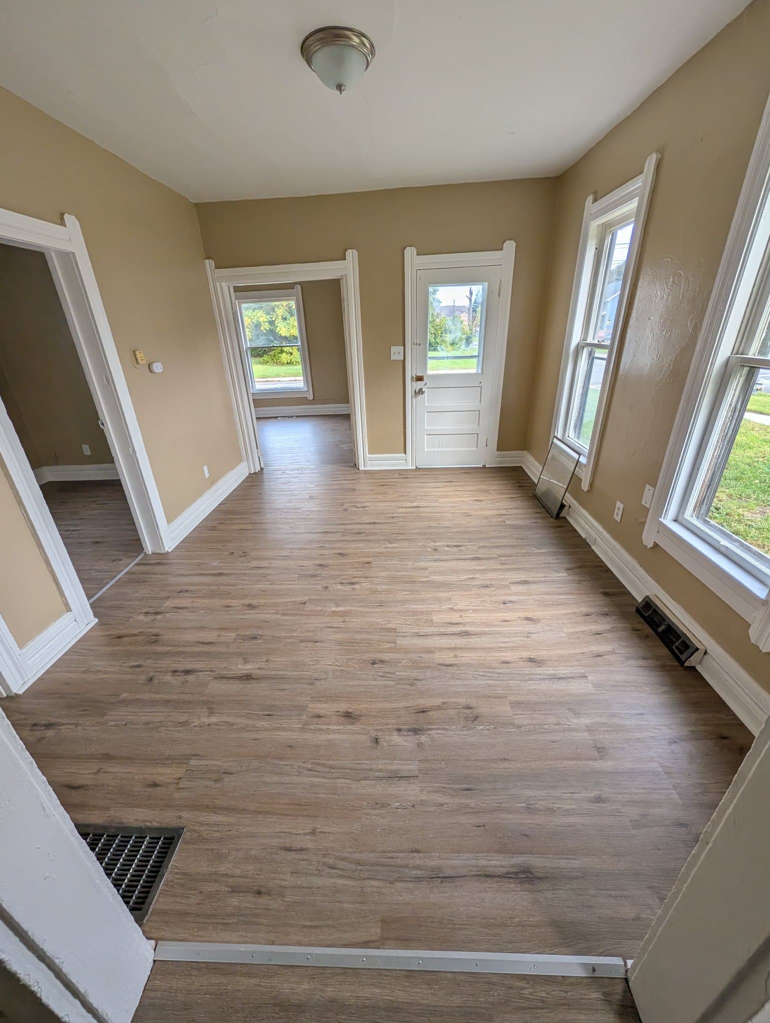 Lorain House: 601 W 18 St
