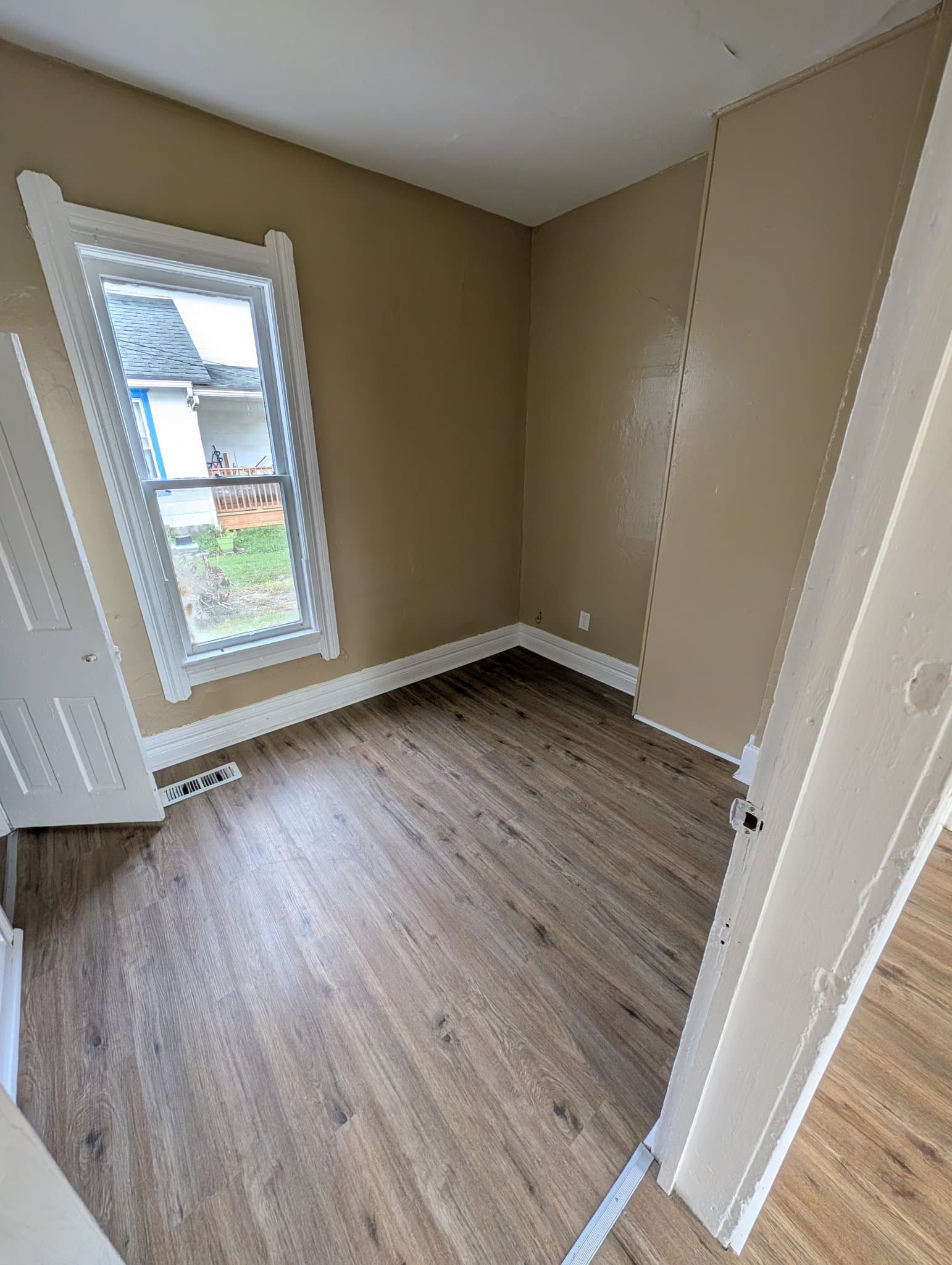 Lorain House: 601 W 18 St