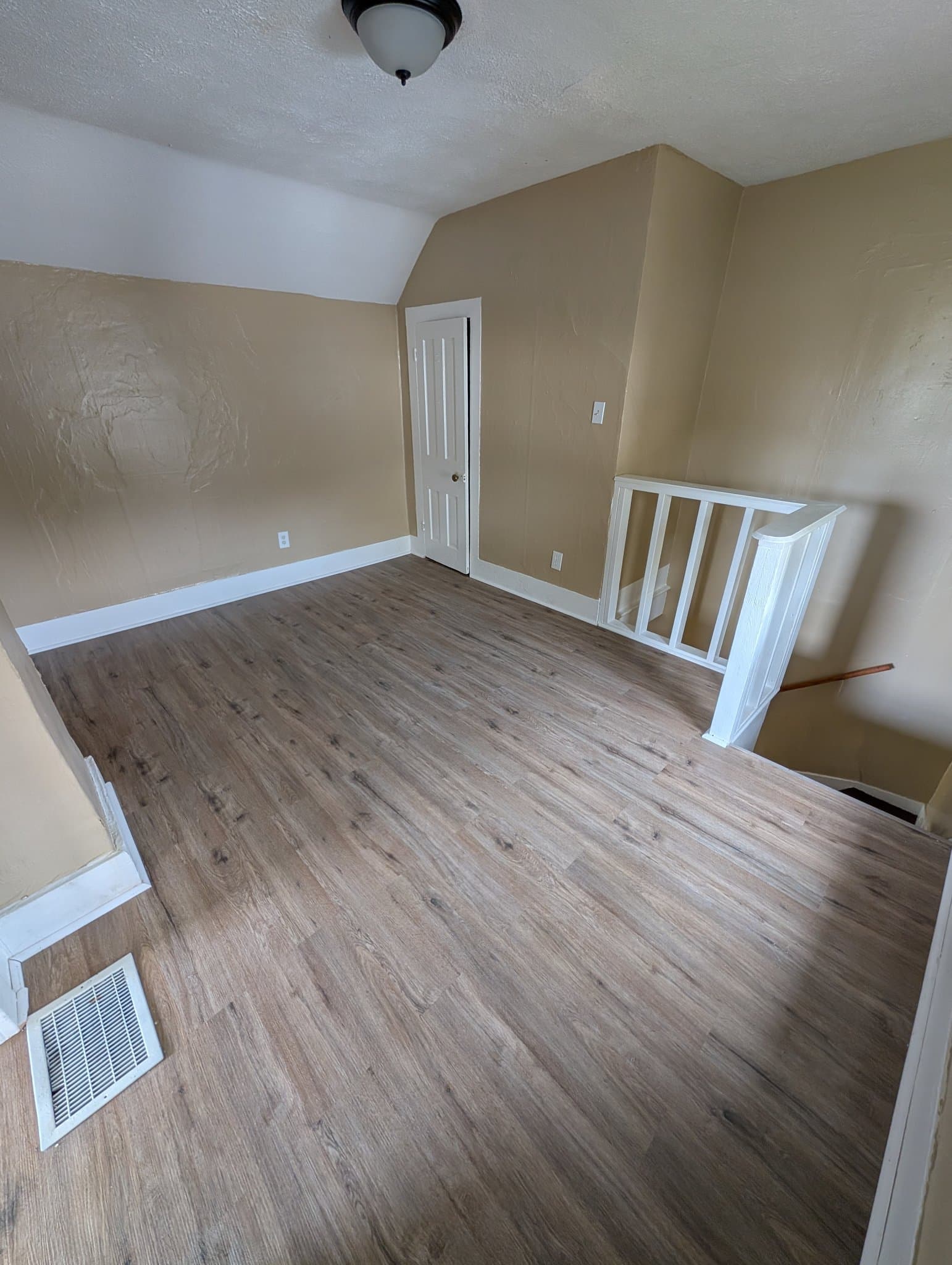 Lorain House: 601 W 18 St