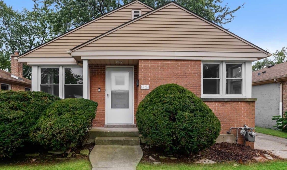 Evanston House: 1608 Mulford St