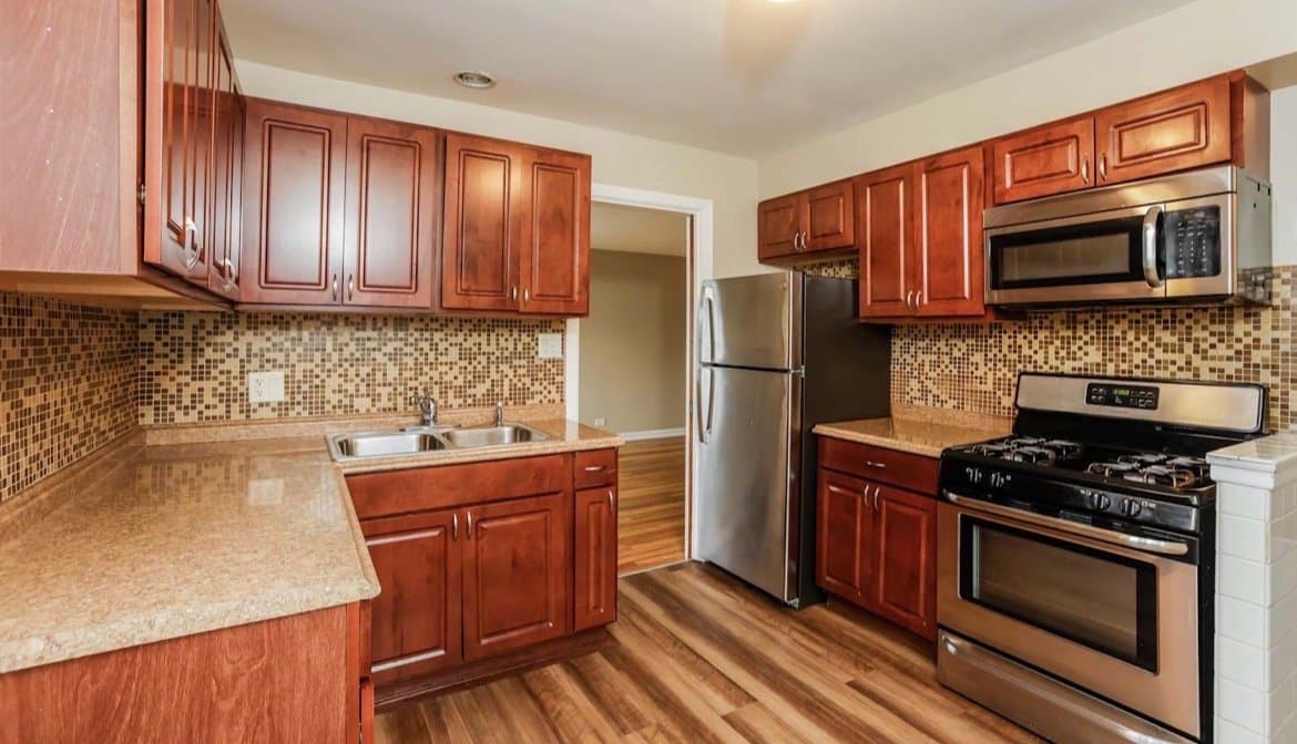 Evanston House: 1608 Mulford St