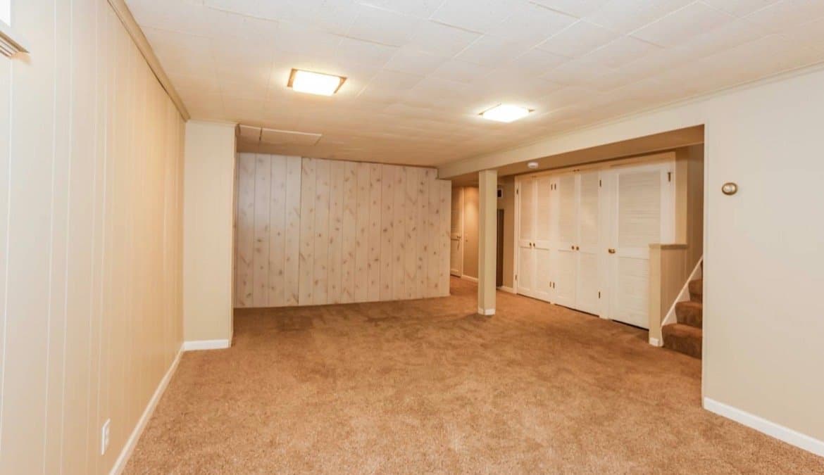 Evanston House: 1608 Mulford St