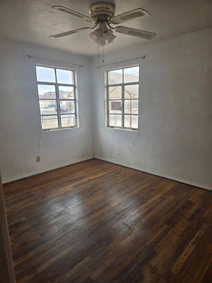 El Paso Multiplex: 558 Schwabe St