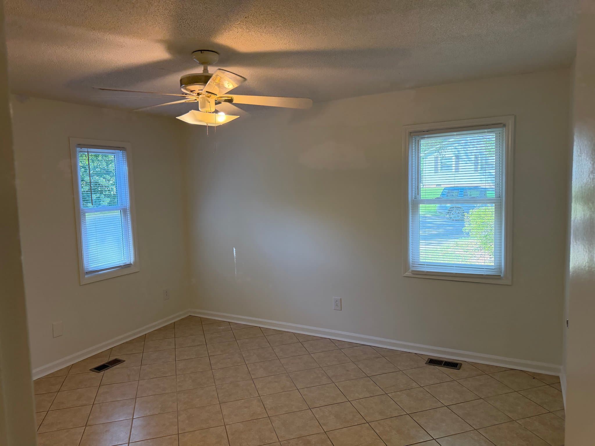 Charlotte House: 7814 Hickory Hollow Lane