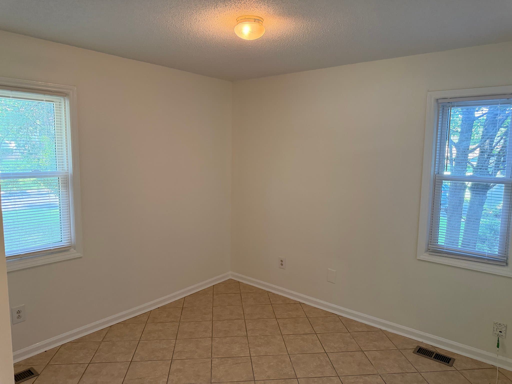 Charlotte House: 7814 Hickory Hollow Lane