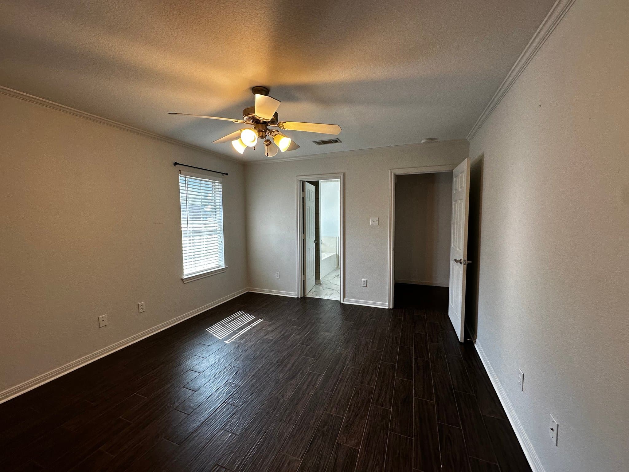 Waco House: 10613 Rayburn Way
