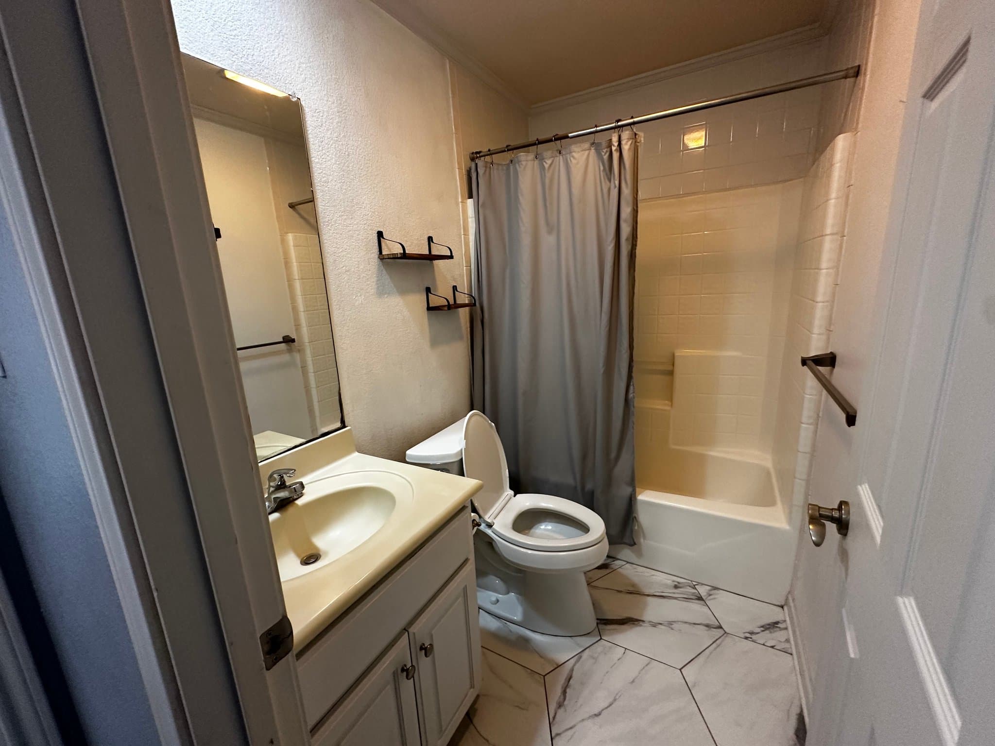Waco House: 10613 Rayburn Way