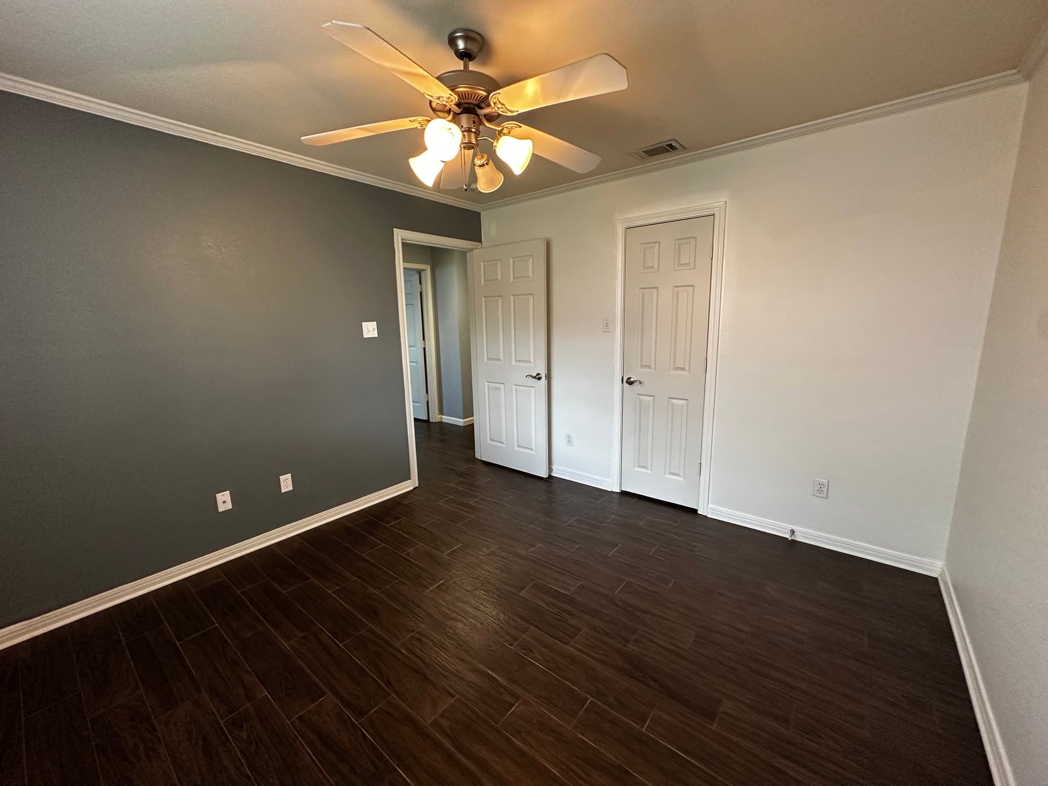Waco House: 10613 Rayburn Way