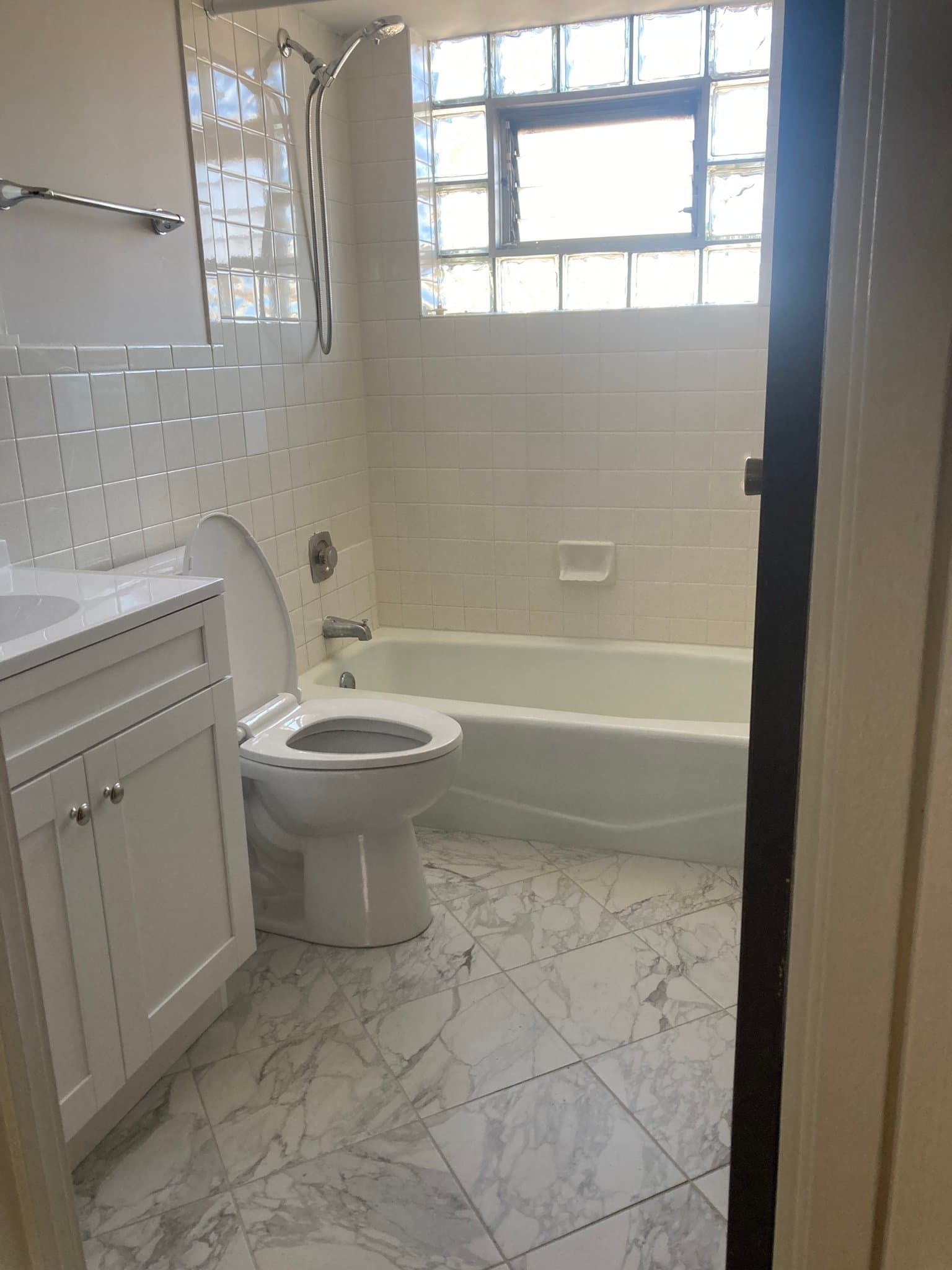 Chicago Apartment: 6216 W 65th St