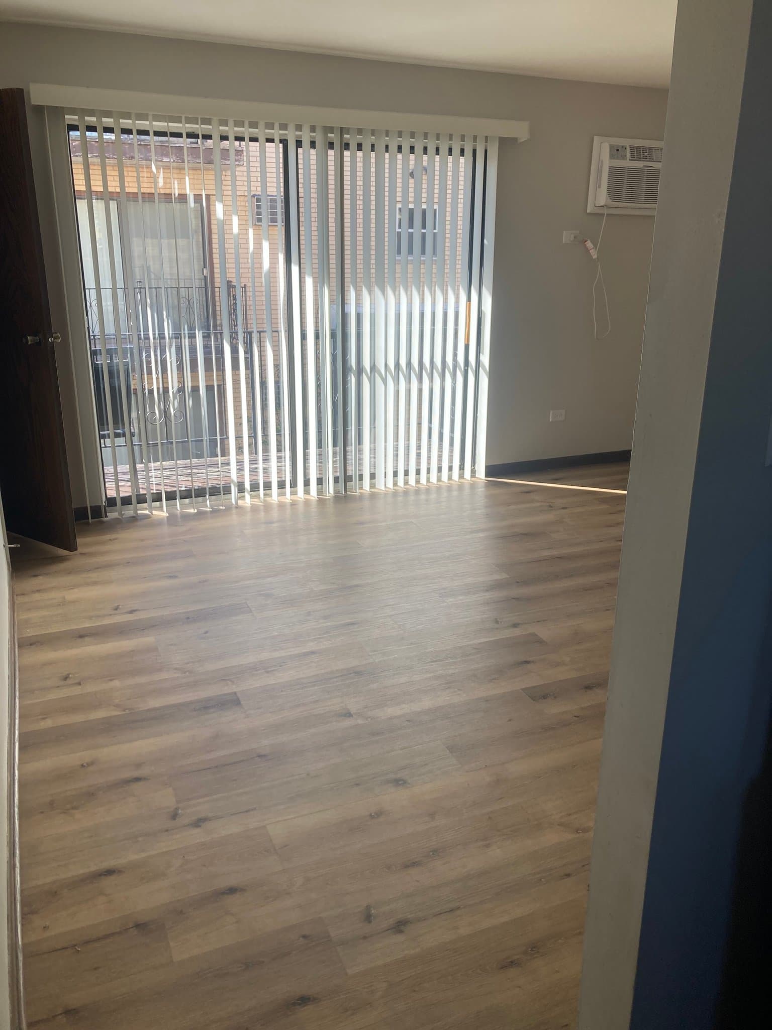 Chicago Apartment: 6216 W 65th St