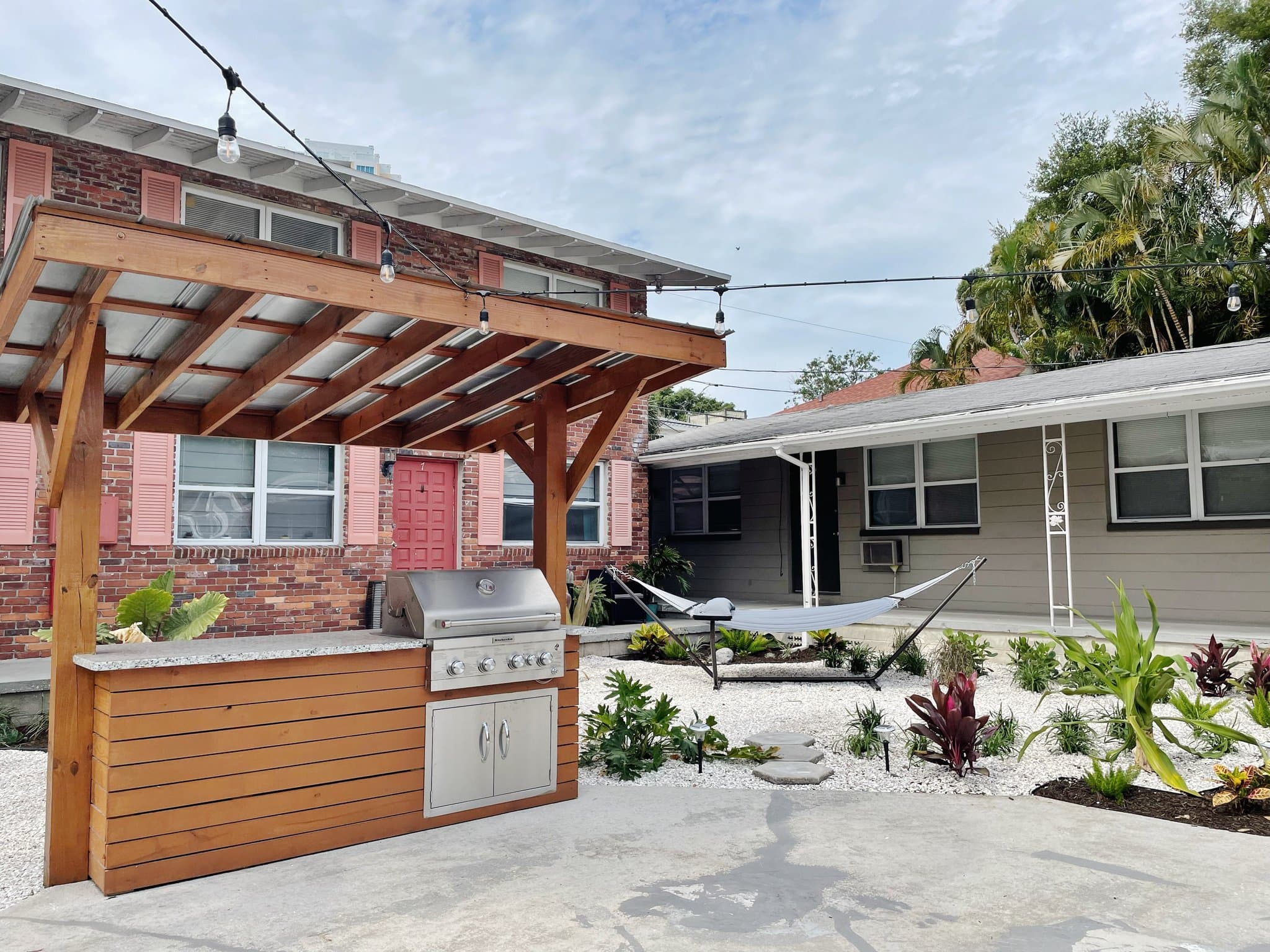 Saint Petersburg Apartment: 656 Beach Dr NE