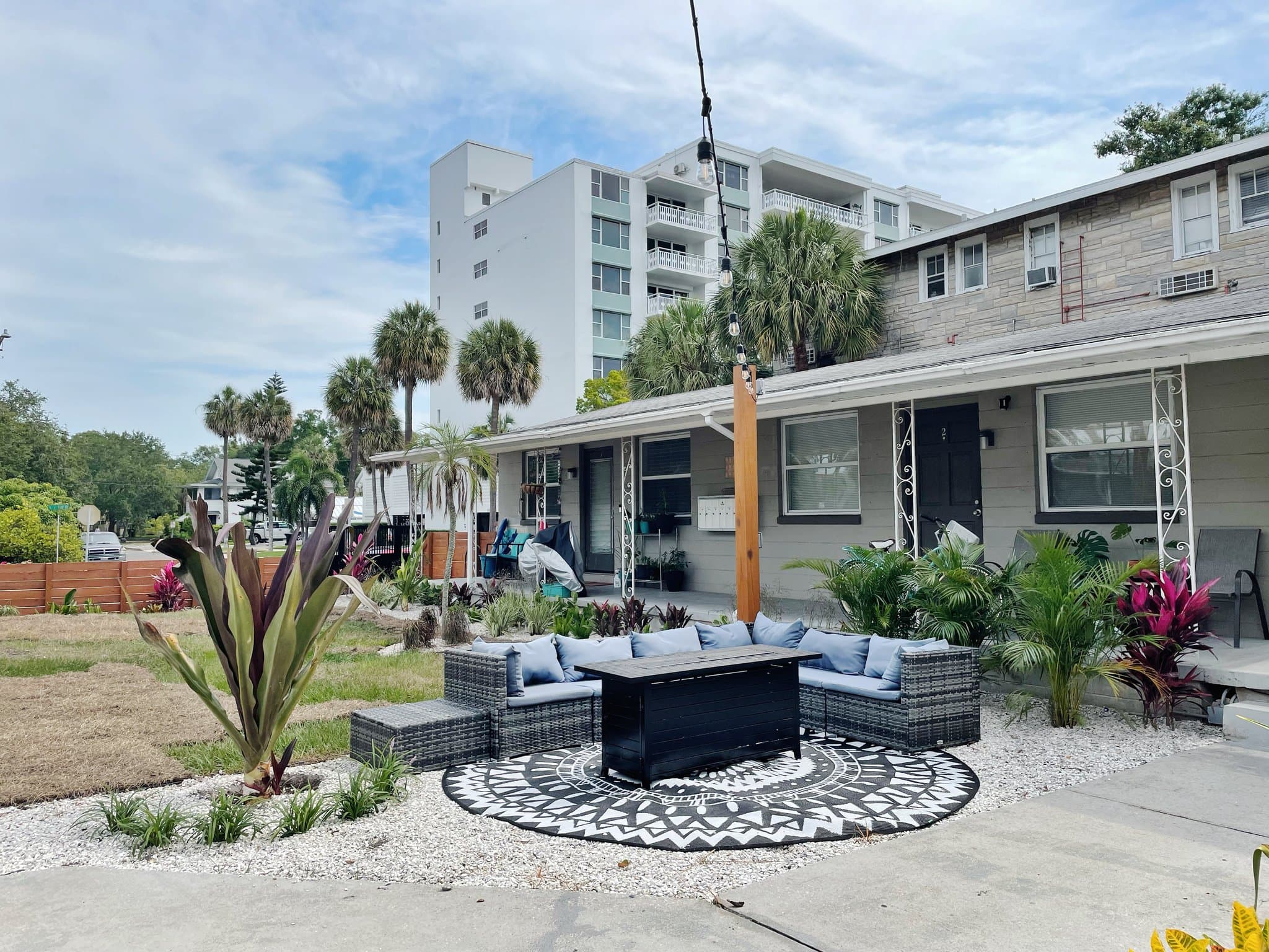 Saint Petersburg Apartment: 656 Beach Dr NE