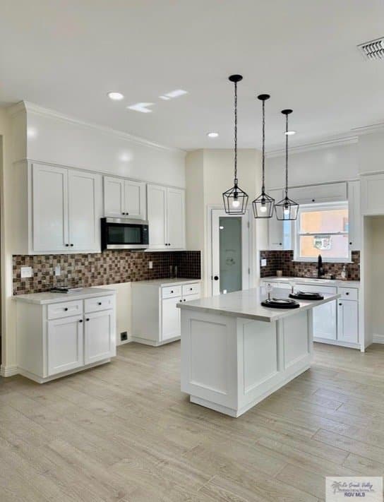 Harlingen House: 2422 Treasure Haven Dr, Harlingen Texas 78550