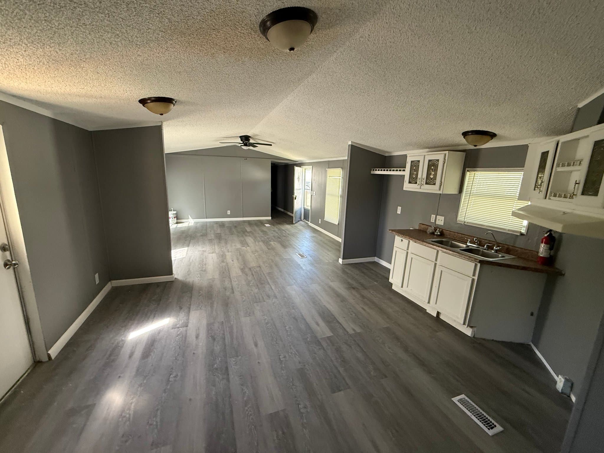 Nolanville House: 1400 E Ave H