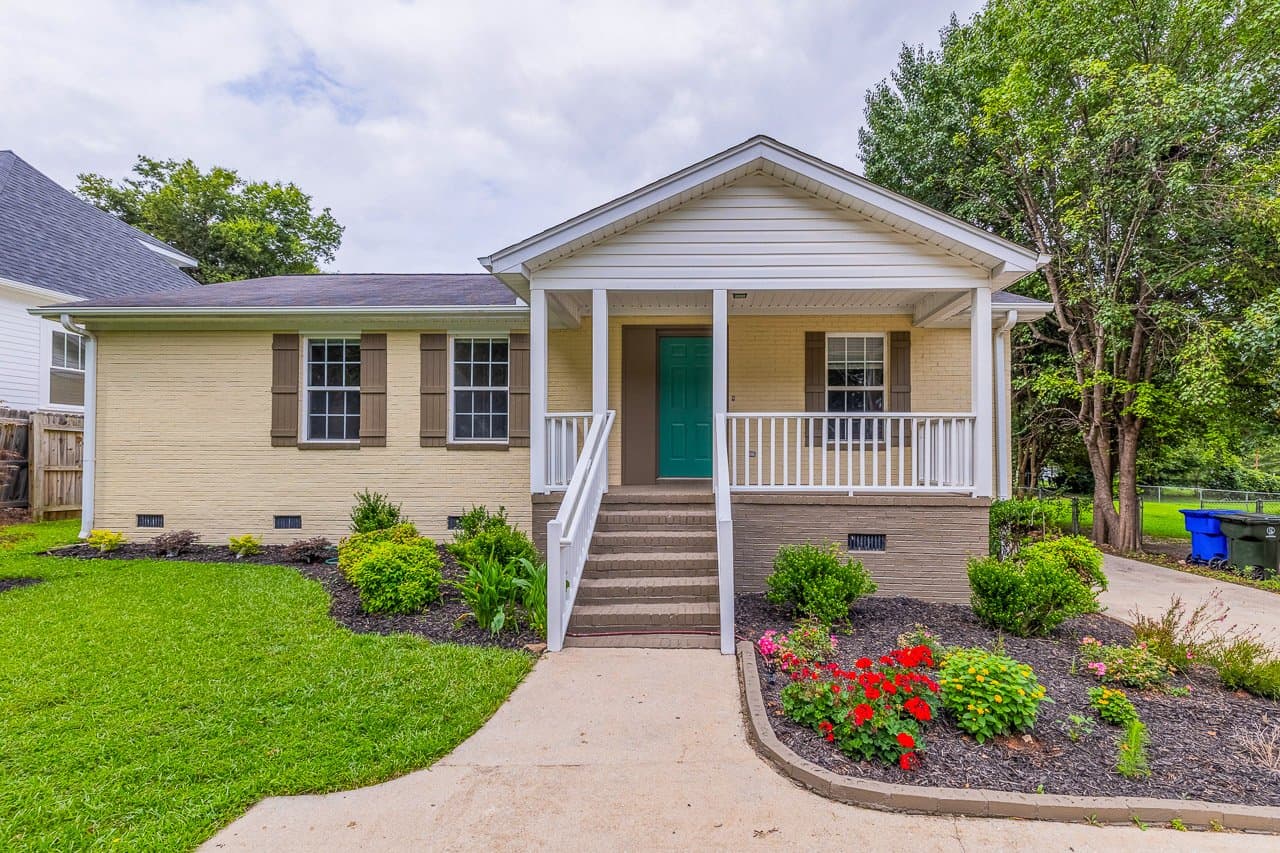 Greenville House: 215 Asbury Ave