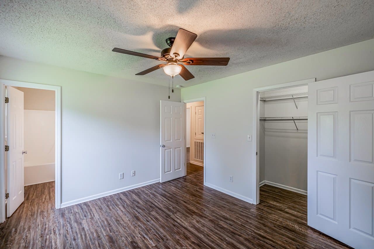 Greenville House: 215 Asbury Ave