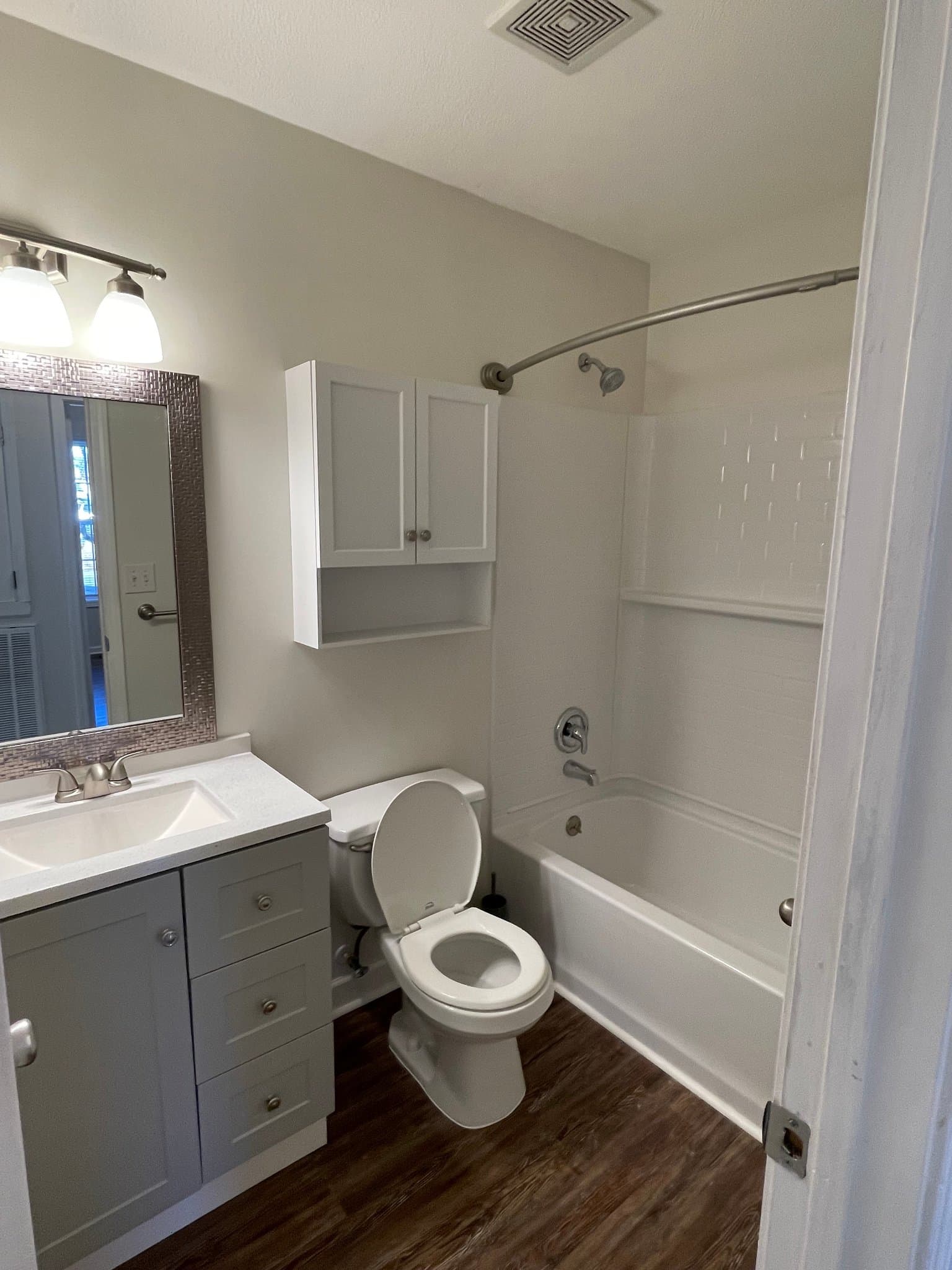 Greenville House: 215 Asbury Ave