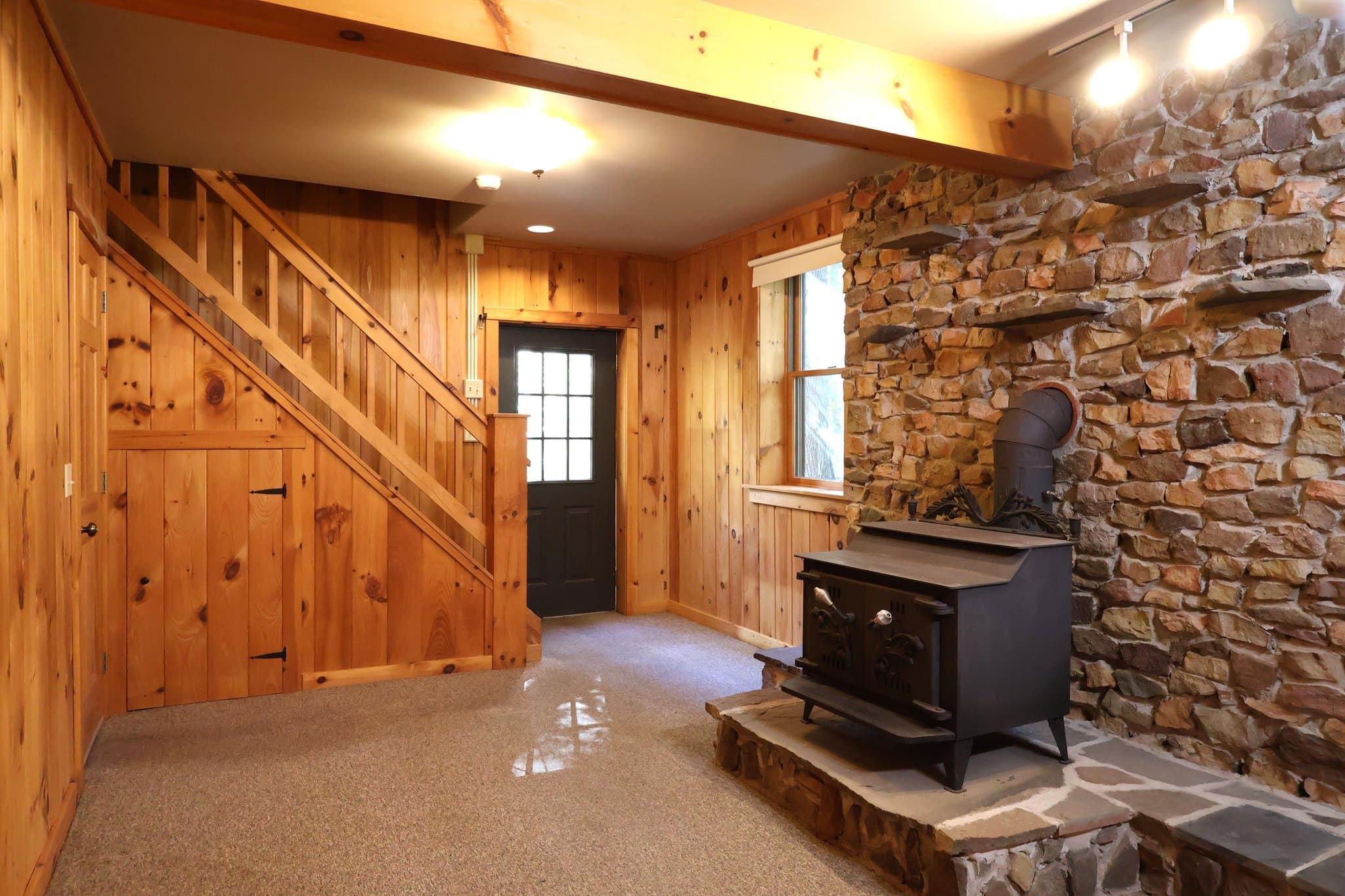 Lebanon House: 982 Mine Rd