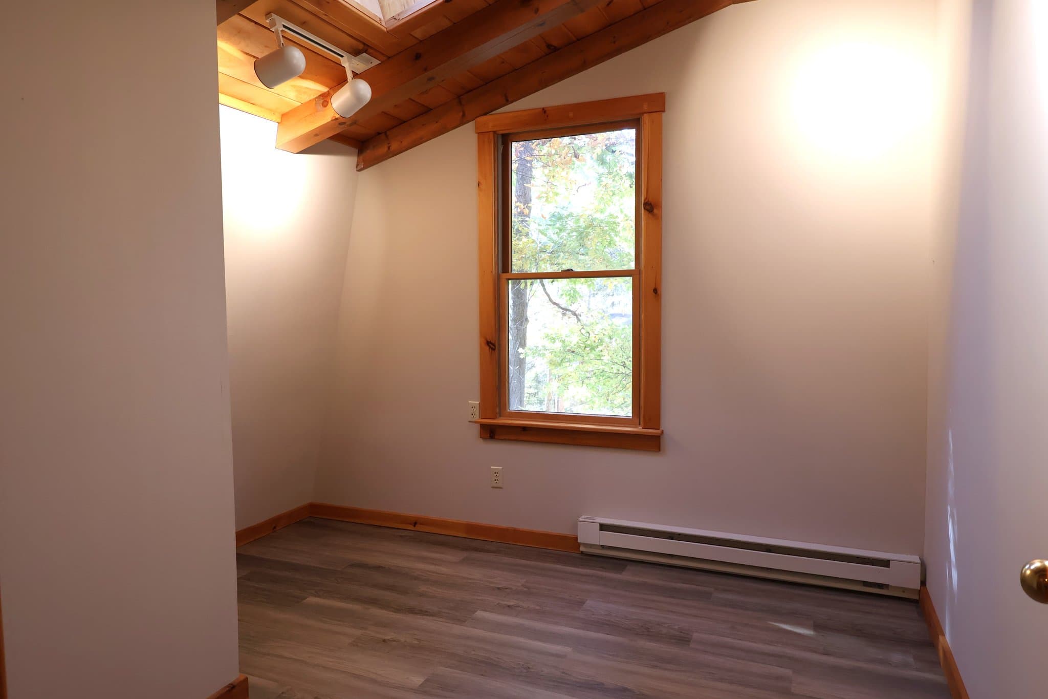 Lebanon House: 982 Mine Rd