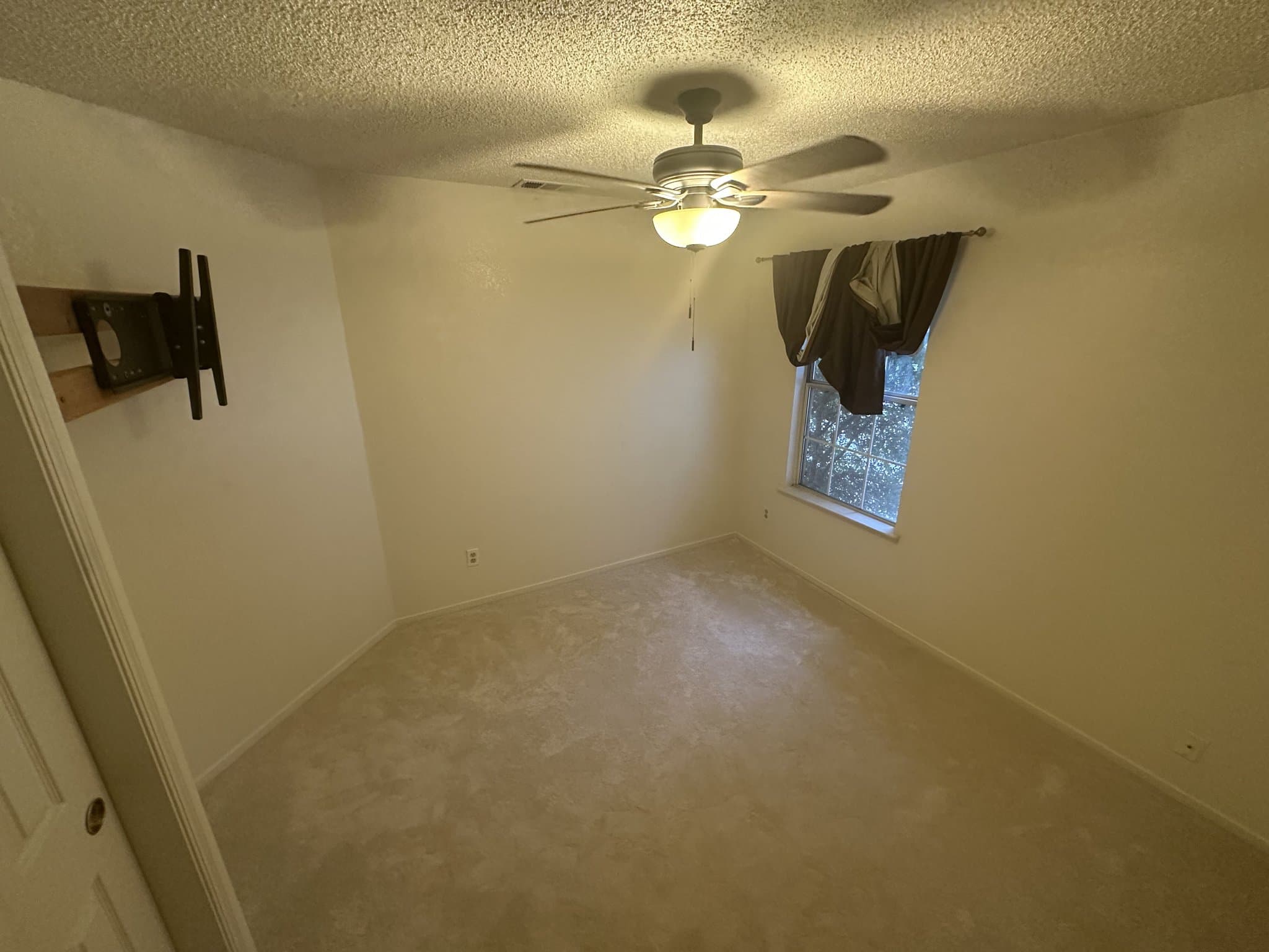 Fresno House: 6114 N Prospect
