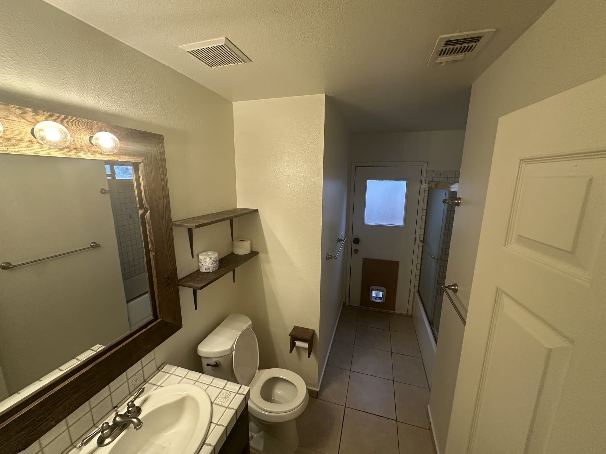 Fresno House: 6114 N Prospect