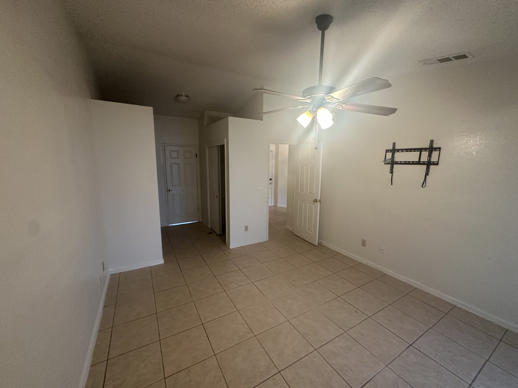 Fresno House: 6114 N Prospect