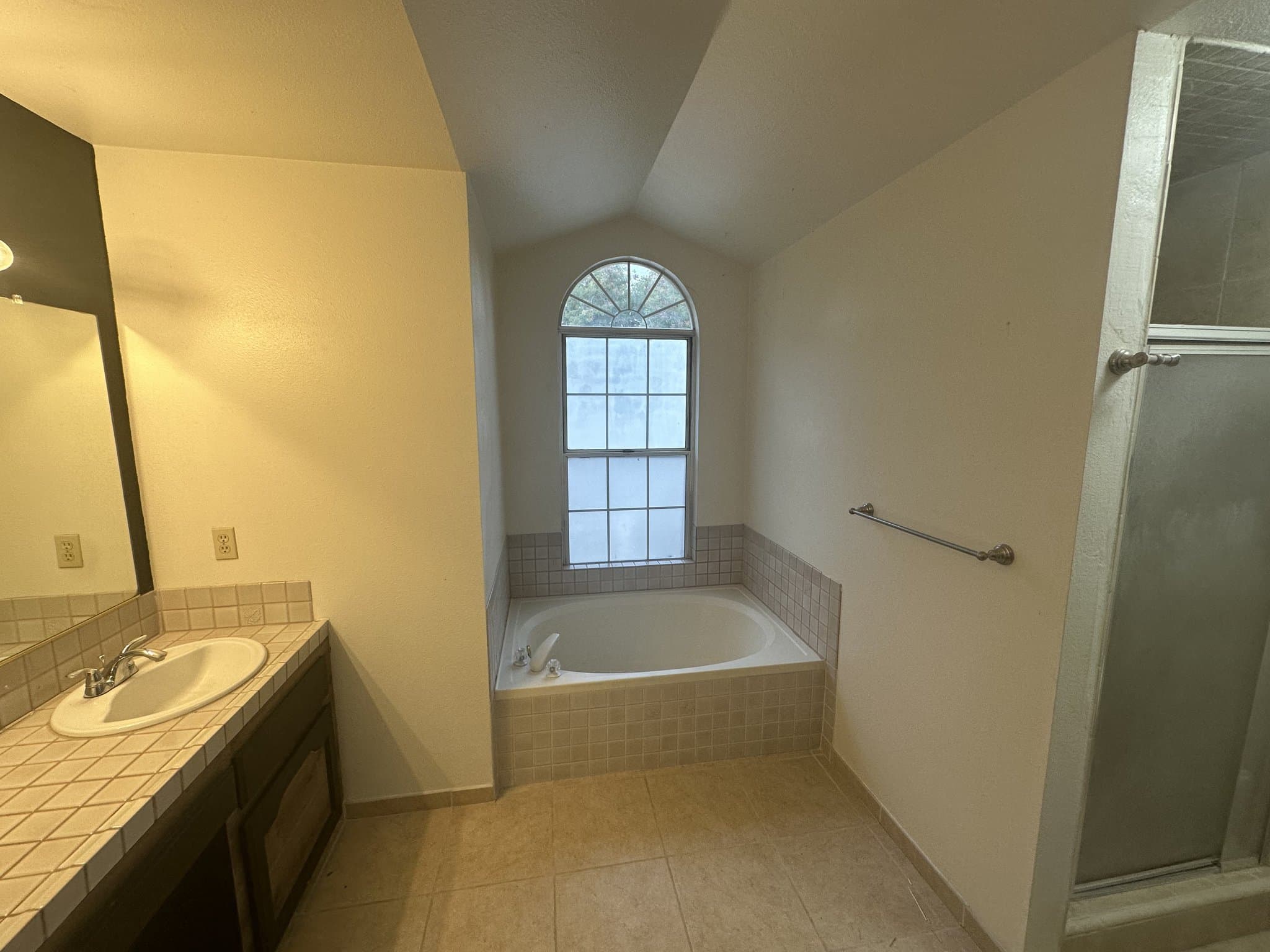 Fresno House: 6114 N Prospect