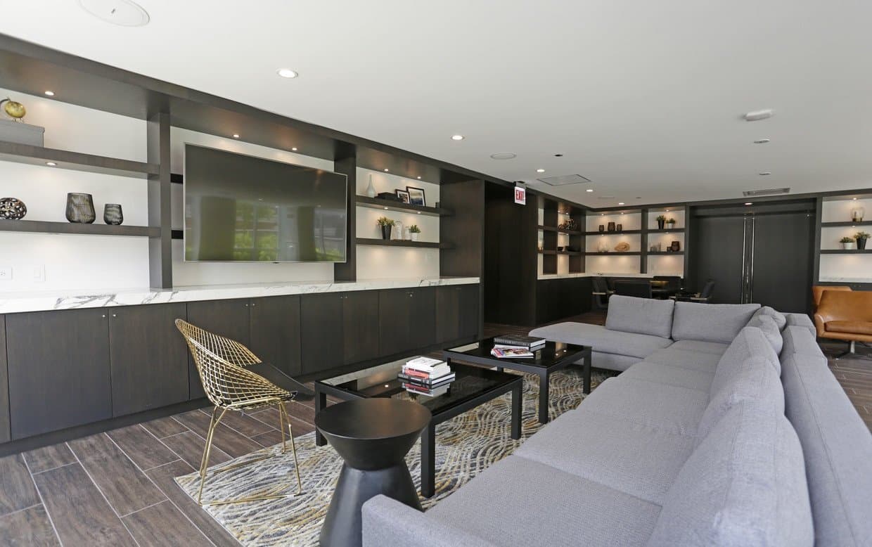 Chicago Condo: 416 West Chicago Avenue