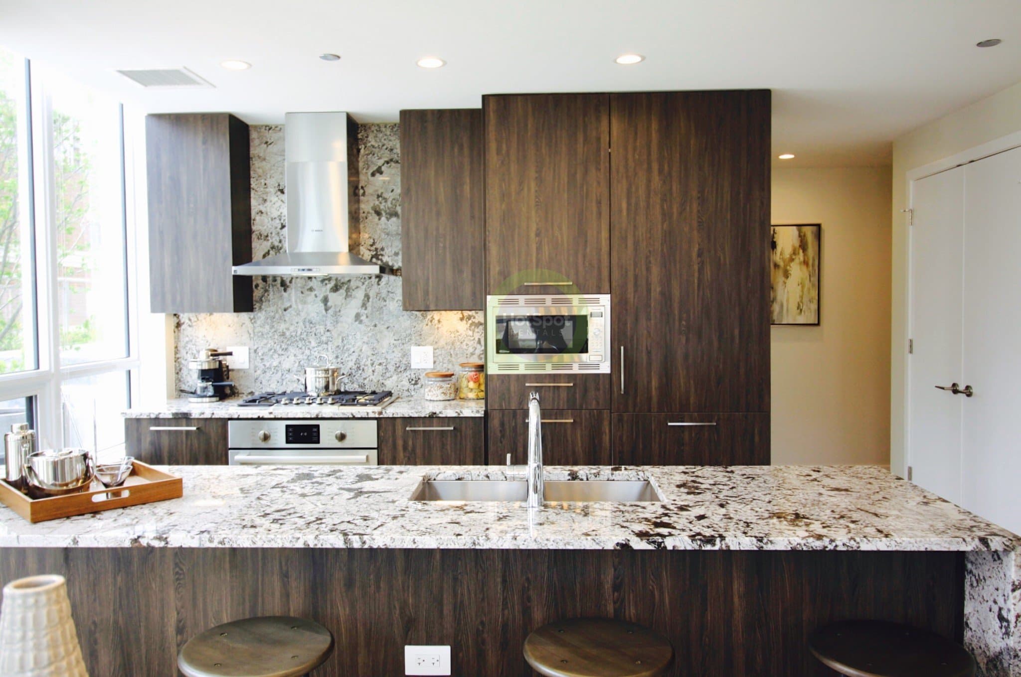 Chicago Condo: 416 West Chicago Avenue