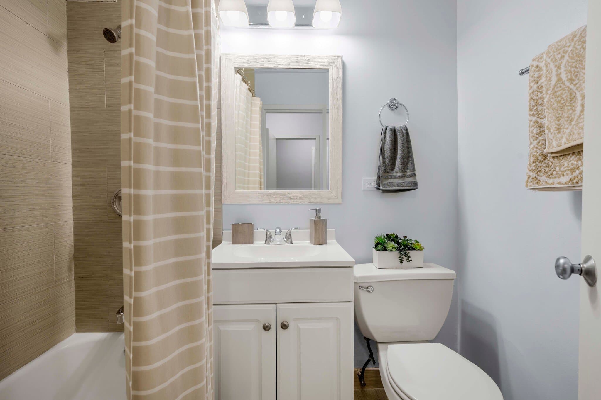 Chicago Condo: 1359 N Astor St