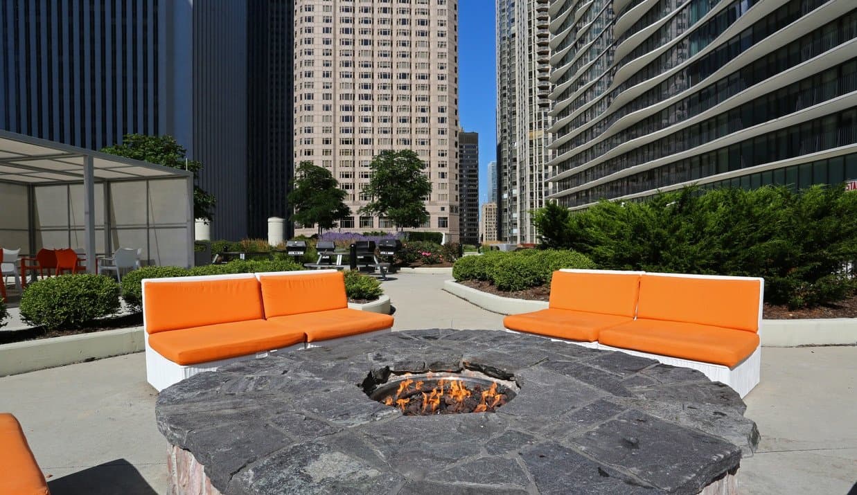 Chicago Condo: 337 East Randolph Street