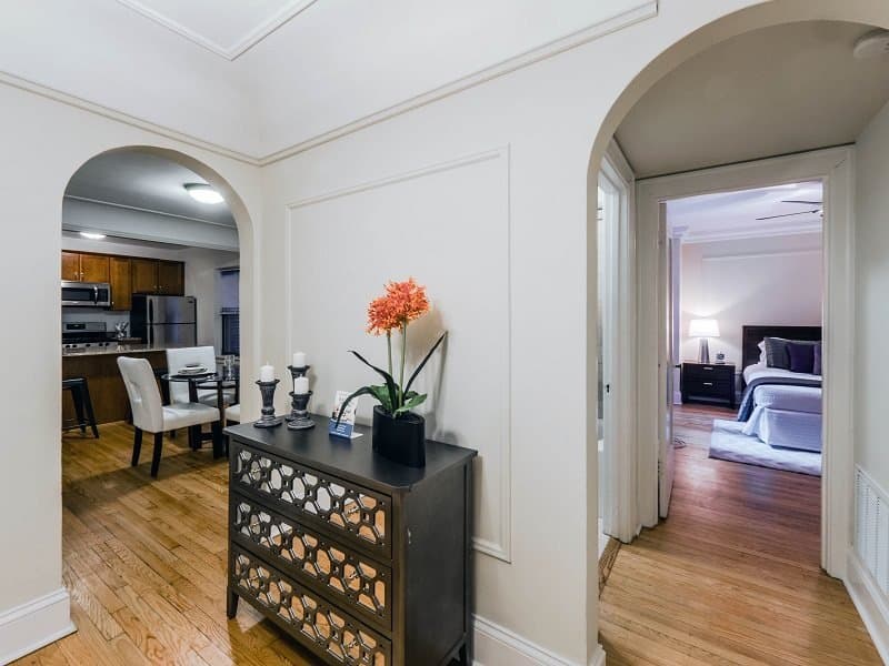 Chicago Condo: 229 East Delaware Place