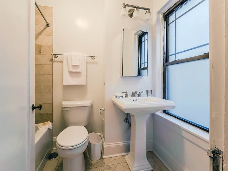 Chicago Condo: 229 East Delaware Place