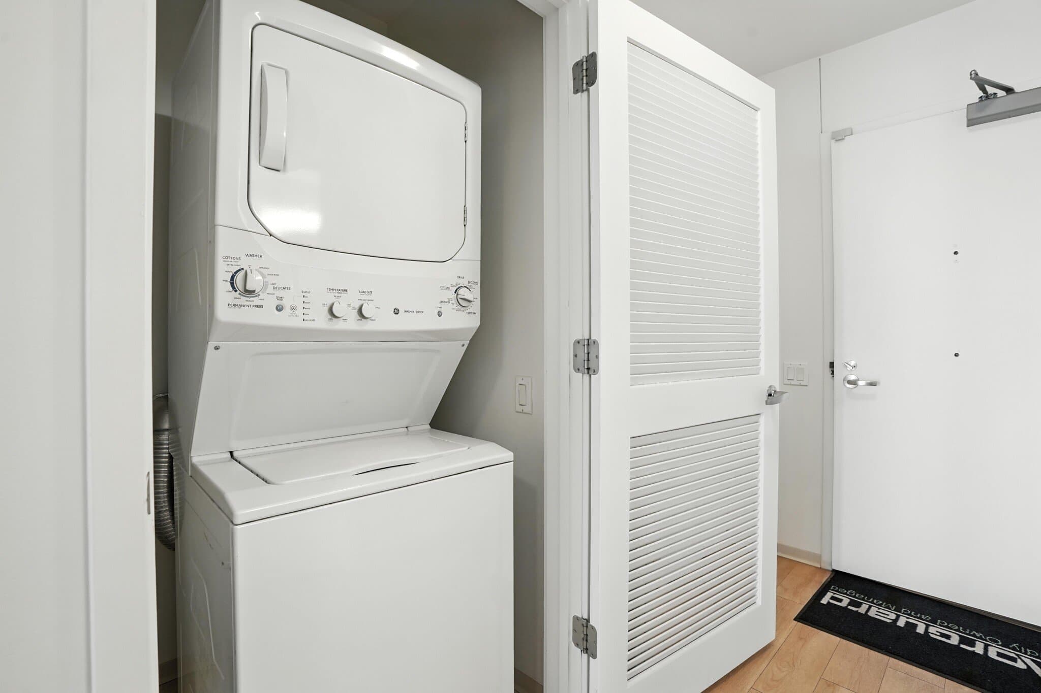 Chicago Condo: 201 East Wacker Drive