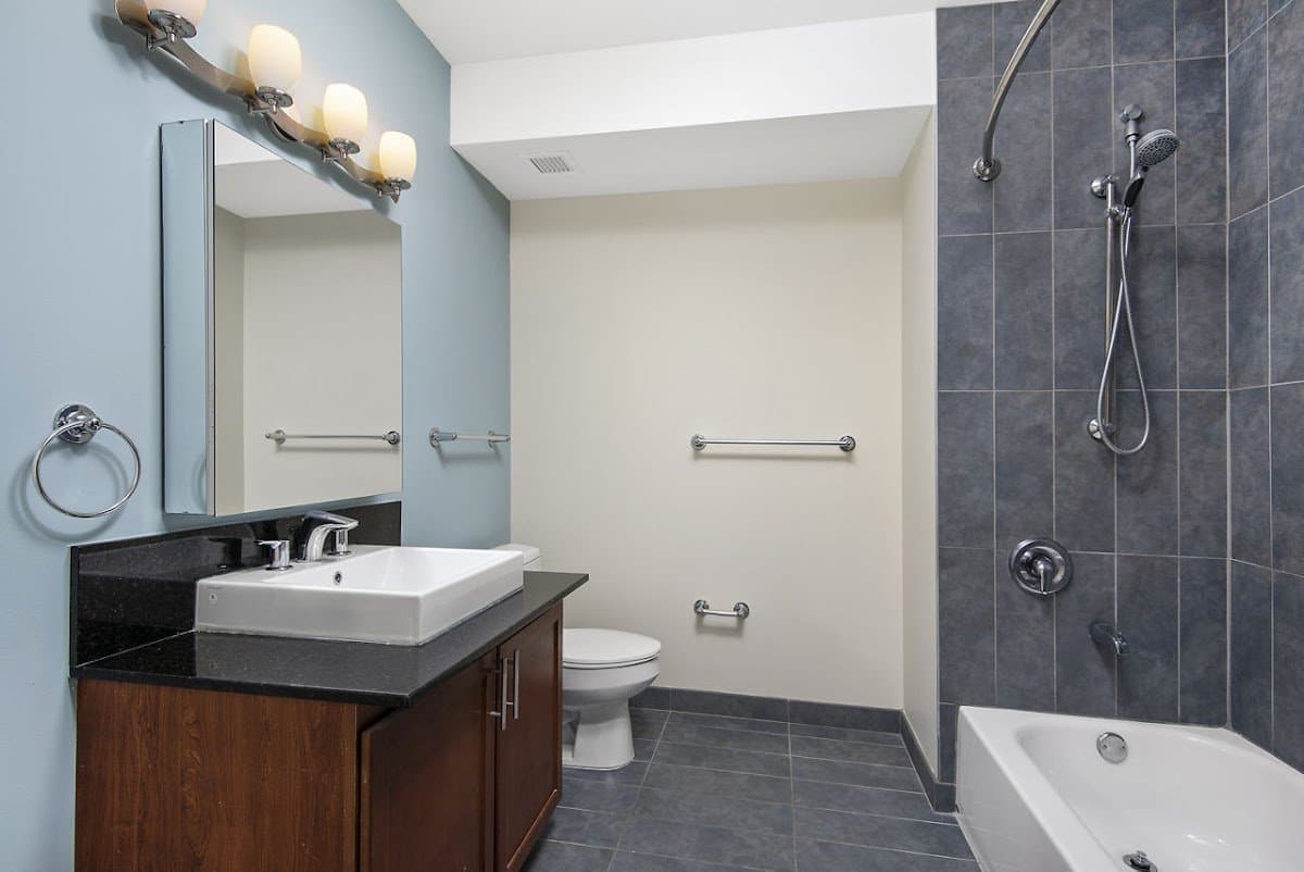 Chicago Condo: 219 West Wacker Drive