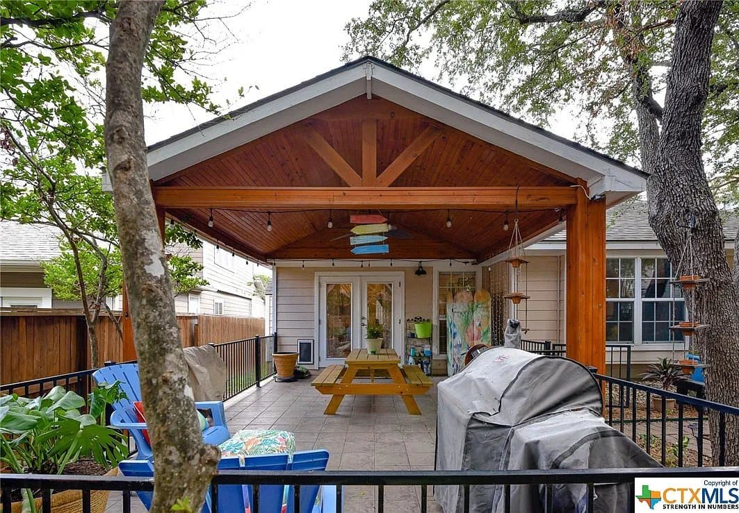 San Antonio House: 15847 Augusta Cor
