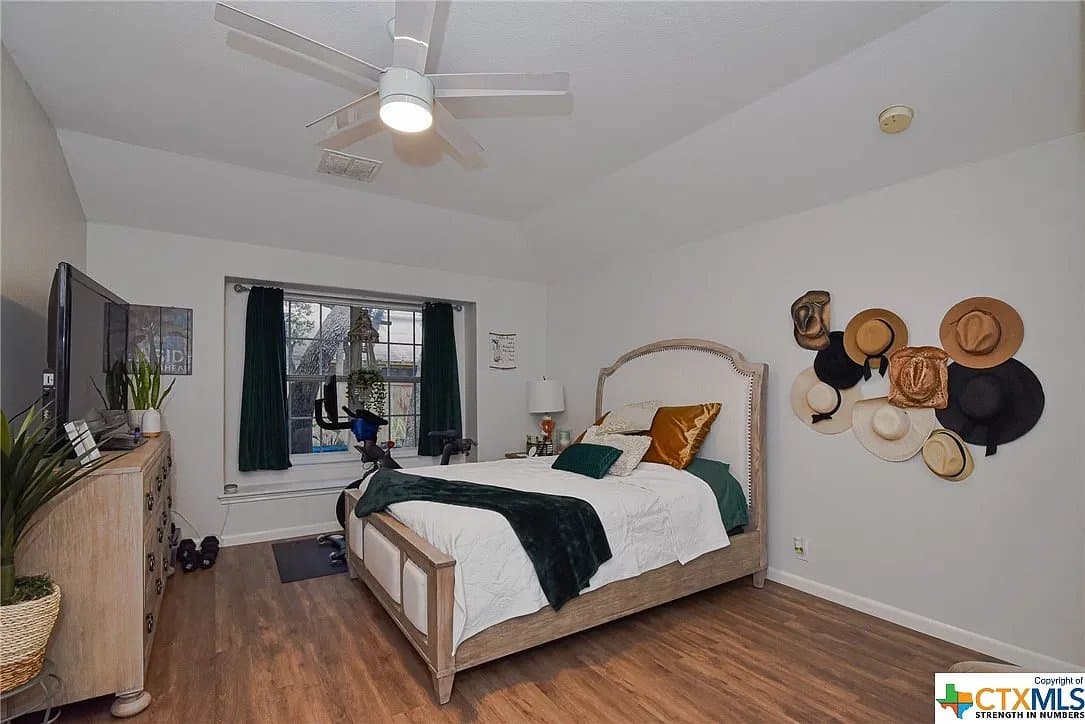 San Antonio House: 15847 Augusta Cor