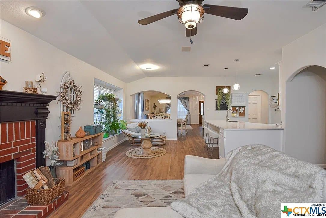 San Antonio House: 15847 Augusta Cor