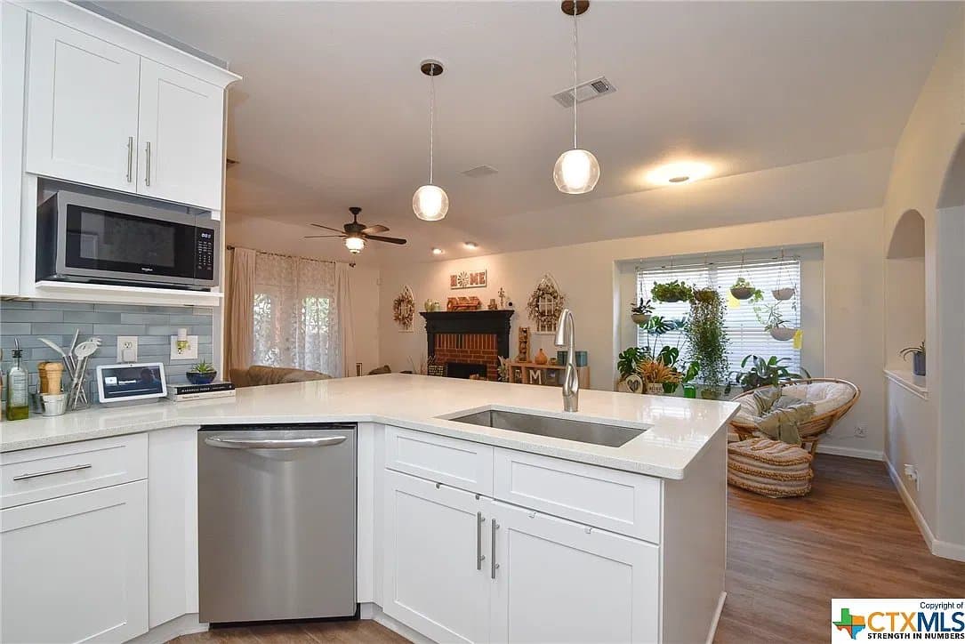 San Antonio House: 15847 Augusta Cor