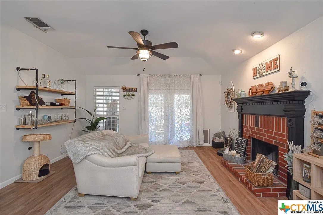 San Antonio House: 15847 Augusta Cor